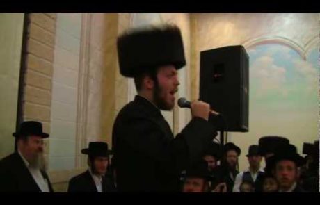 Avrumy Holczler: Professional Hasidic Singer Performs Eishet Chayil at His Own Wedding